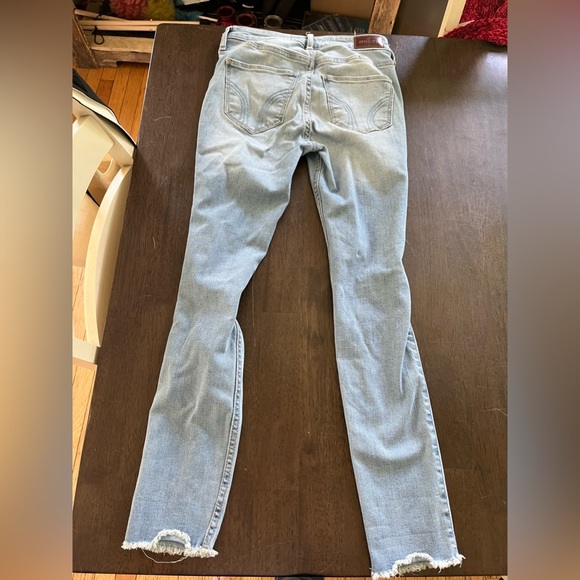 Light blue, Hollister ripped skinny jeans. Size 3. - Picture 3 of 3